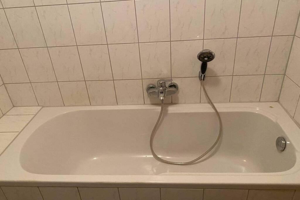 Beste Lage In Rostock: 2-Zimmerwohnung Mit Balkon Im 1.Og Eksteriør billede
